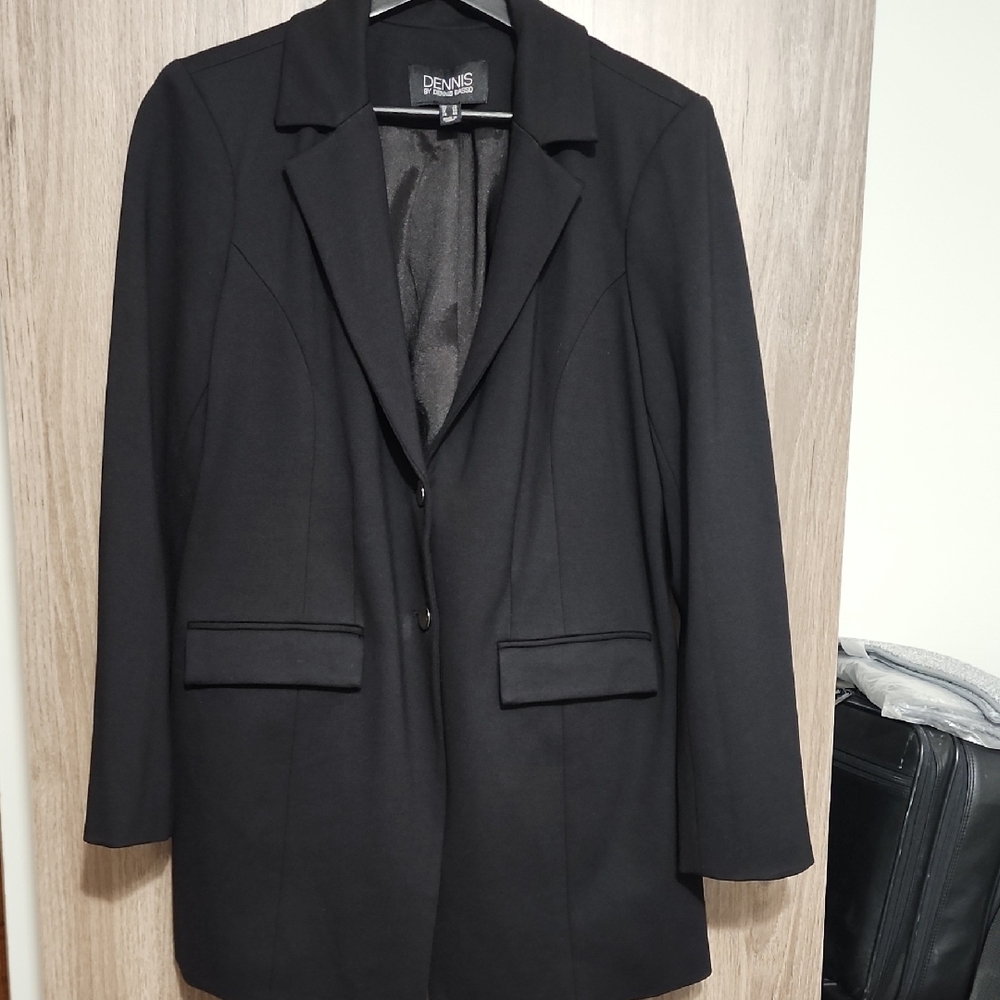 Black Wool-Blend Blazer with Structured Design